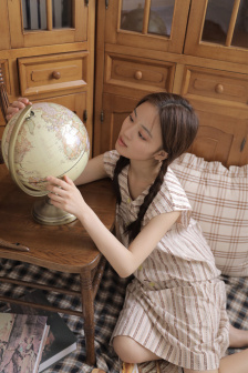 女人两腿张开图片